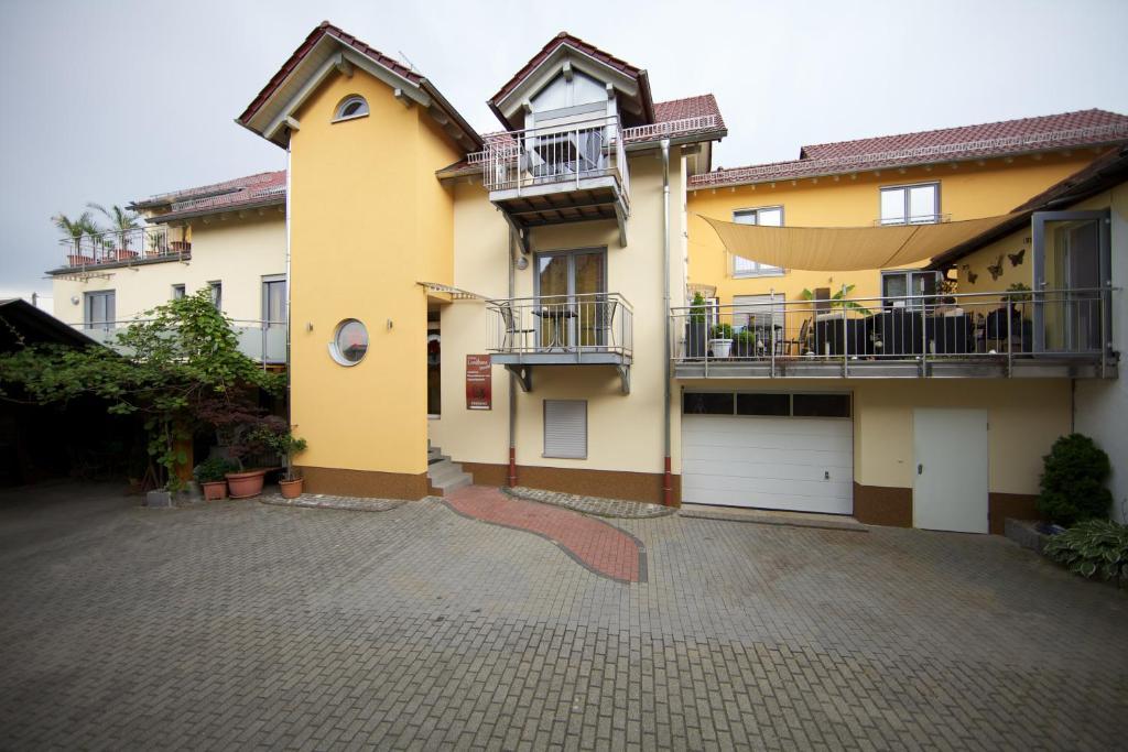 Kleines Landhaus Wendel Hotel Kapellen-Drusweiler Exterior photo